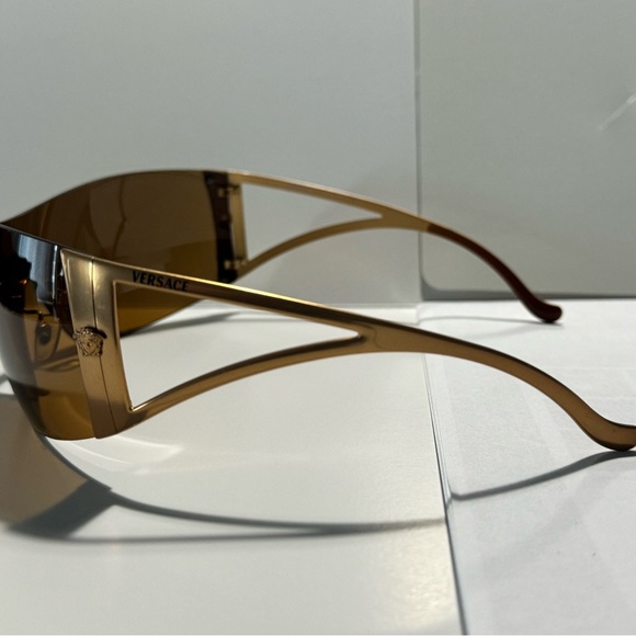 Vintage Gold Gianni Versace sunglasses unisex - Picture 9 of 10